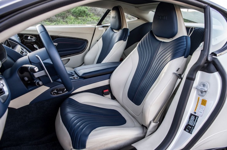 Aston Martin DB11 belső kialak&iacute;t&aacute;s