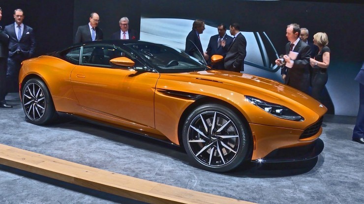 Aston Martin DB11 - jól áll neki a narancs szín